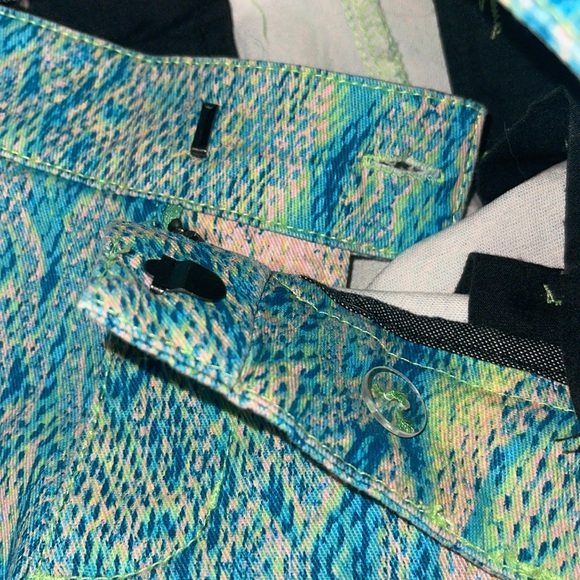 Hurley Snakeskin Print Jean Shorts 3 - Picture 7 of 7